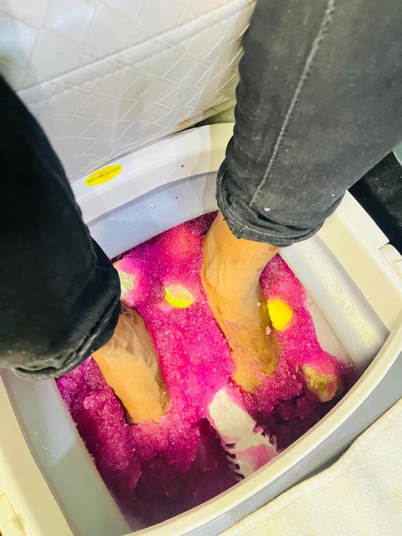 Pédicure spa avec bain de pieds