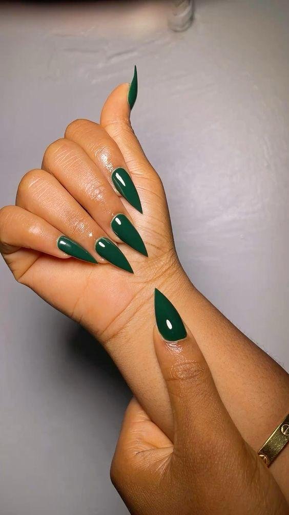 Pose stiletto vert émeraude