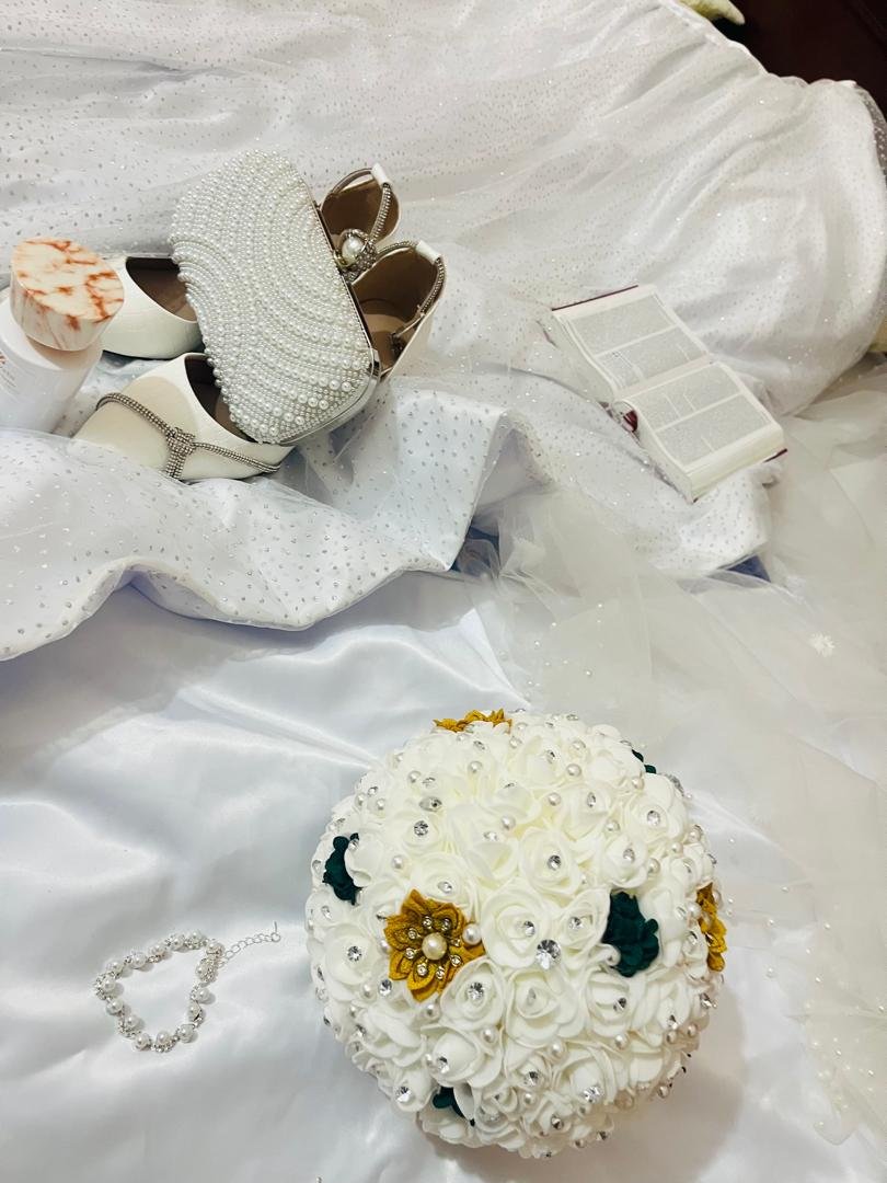 Accessoires de mariée préparés par MJCI Beauty Center